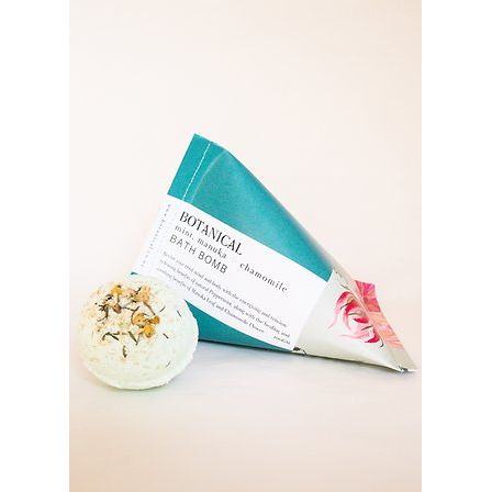 Botanical Bath Bomb - Mint, Manuka & Chamomile - Urban Naturals