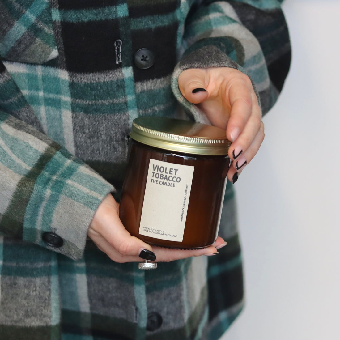 Amberjack Soy Candle - Violet Tobacco - Urban Naturals